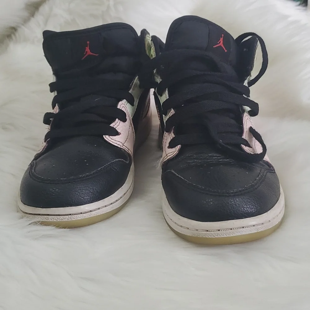 Nike Air Jordan Sneakers Shoes unisex leather size 2Y - Picture 7 of 8